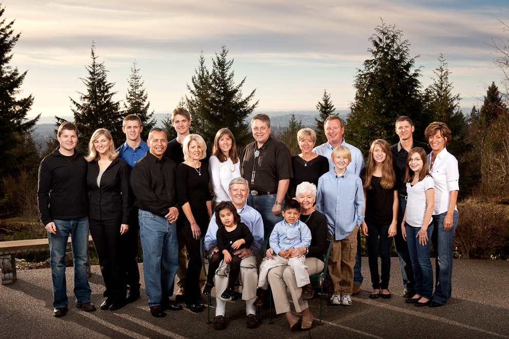 On Christmas Eve I had an assignment to make a large group family portrait